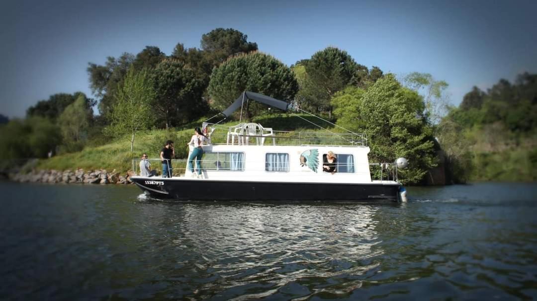 Отель Douro Houseboats Марку-ди-Канавезиш Экстерьер фото