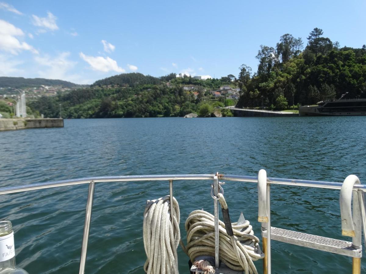 Отель Douro Houseboats Марку-ди-Канавезиш Экстерьер фото