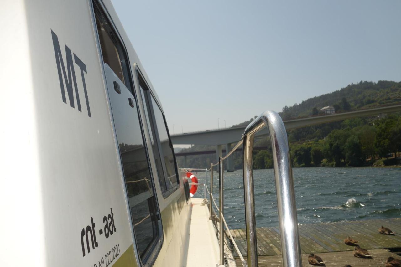 Отель Douro Houseboats Марку-ди-Канавезиш Экстерьер фото