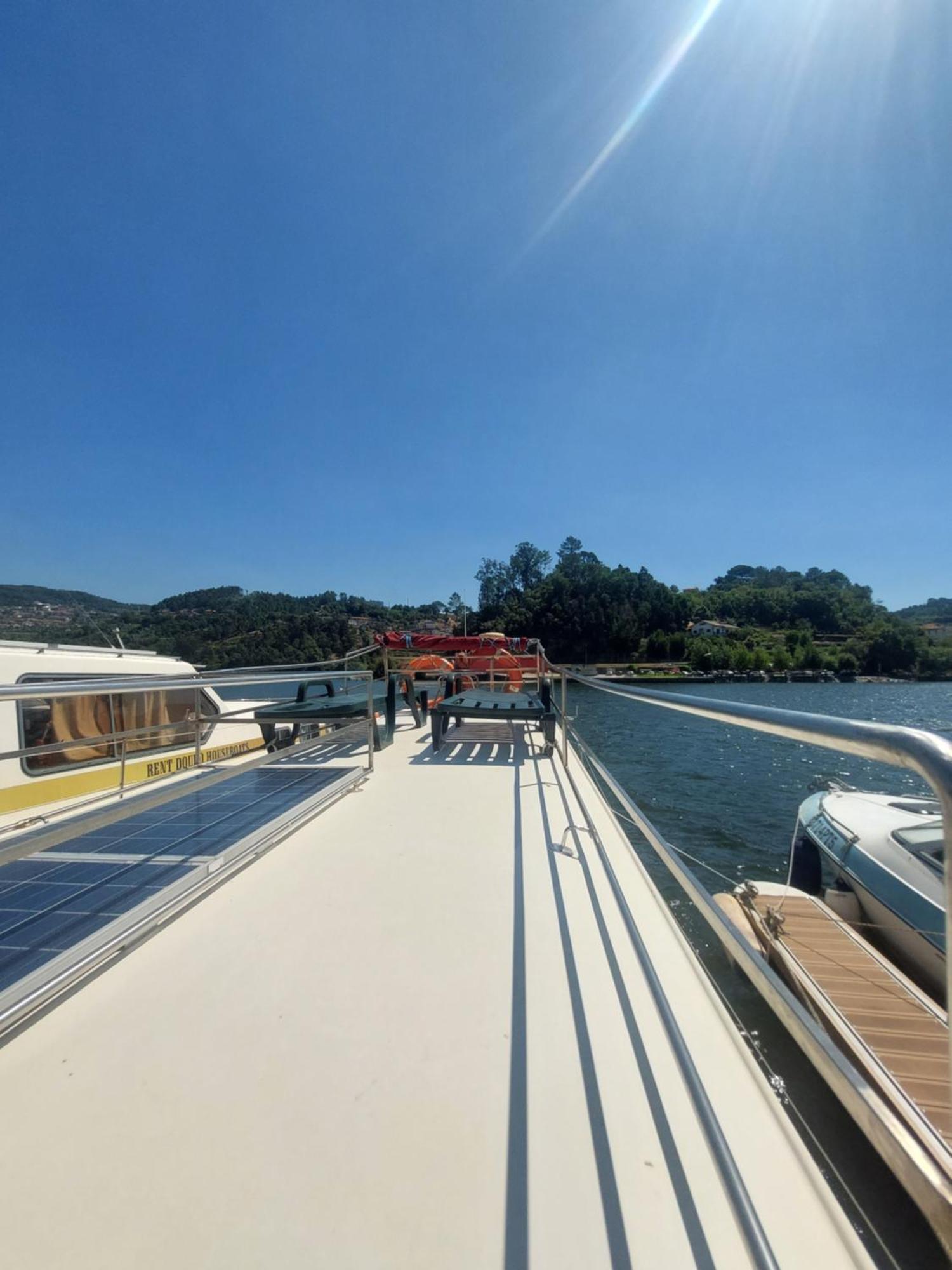 Отель Douro Houseboats Марку-ди-Канавезиш Экстерьер фото