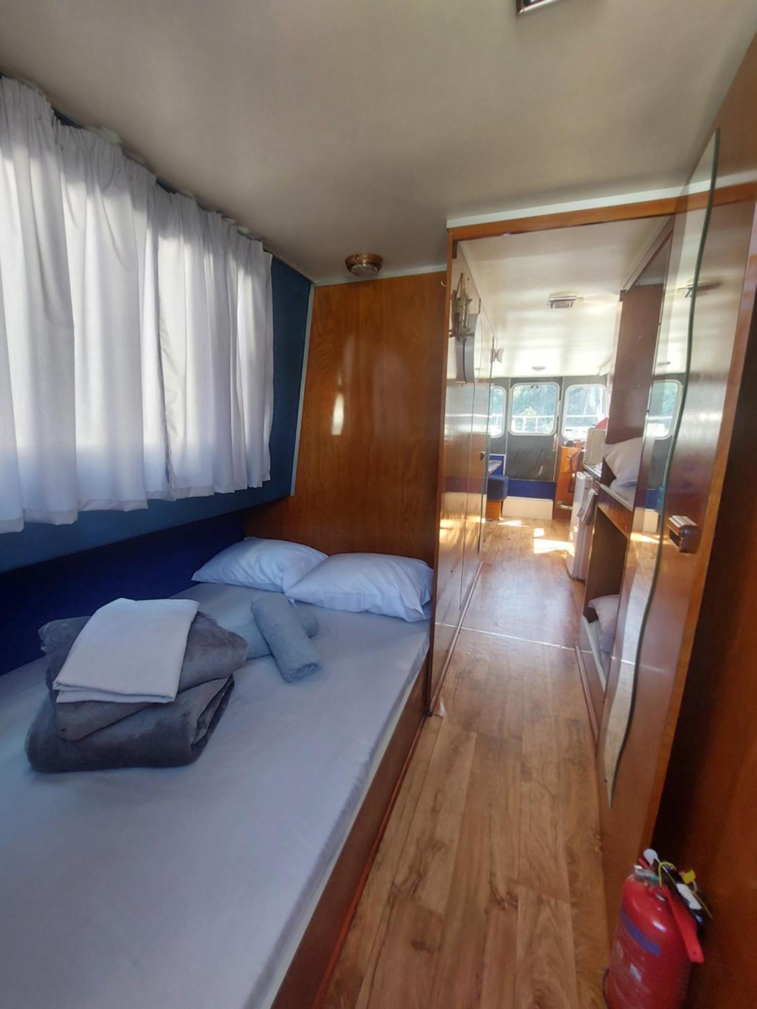 Отель Douro Houseboats Марку-ди-Канавезиш Экстерьер фото