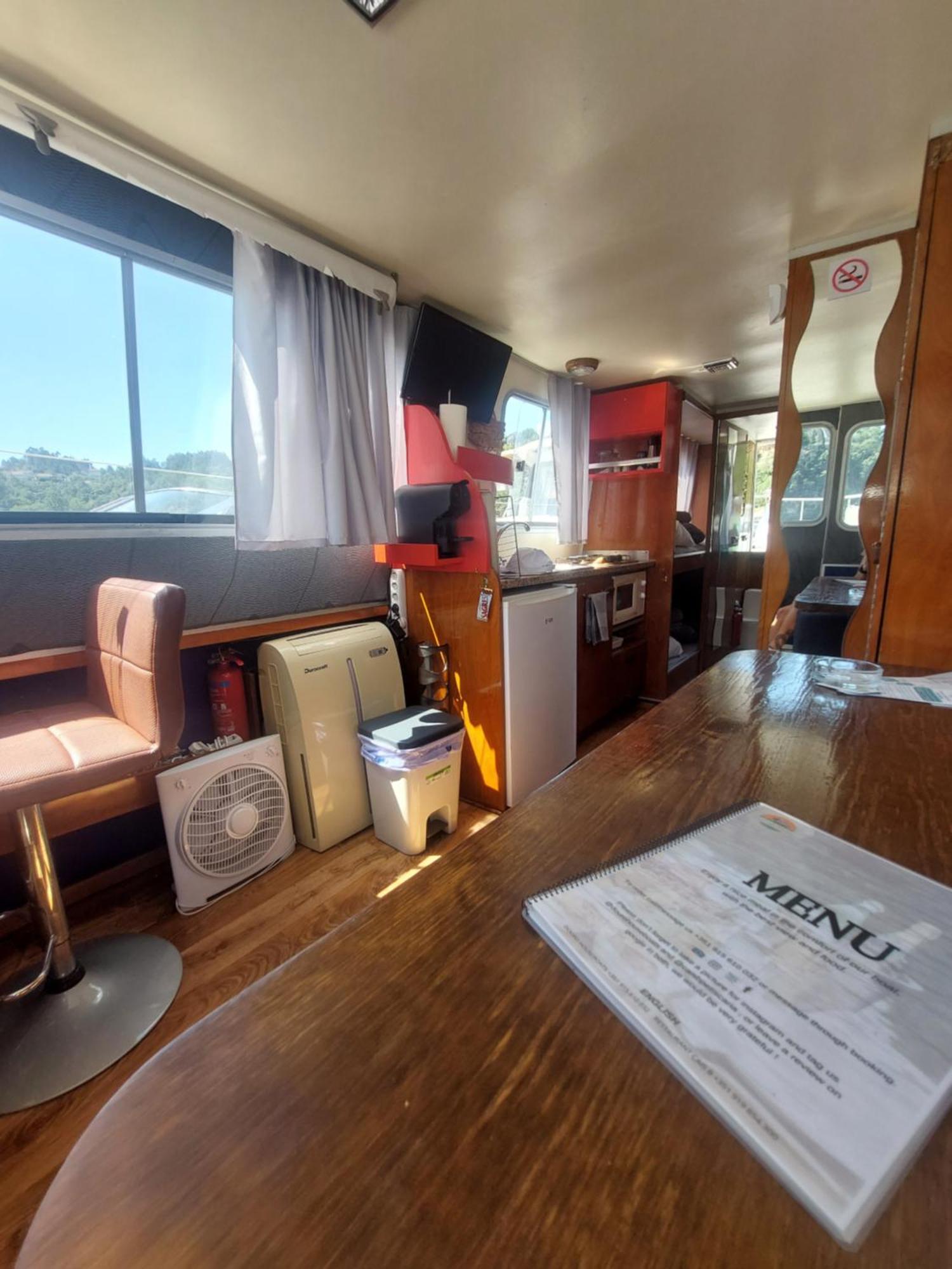 Отель Douro Houseboats Марку-ди-Канавезиш Экстерьер фото