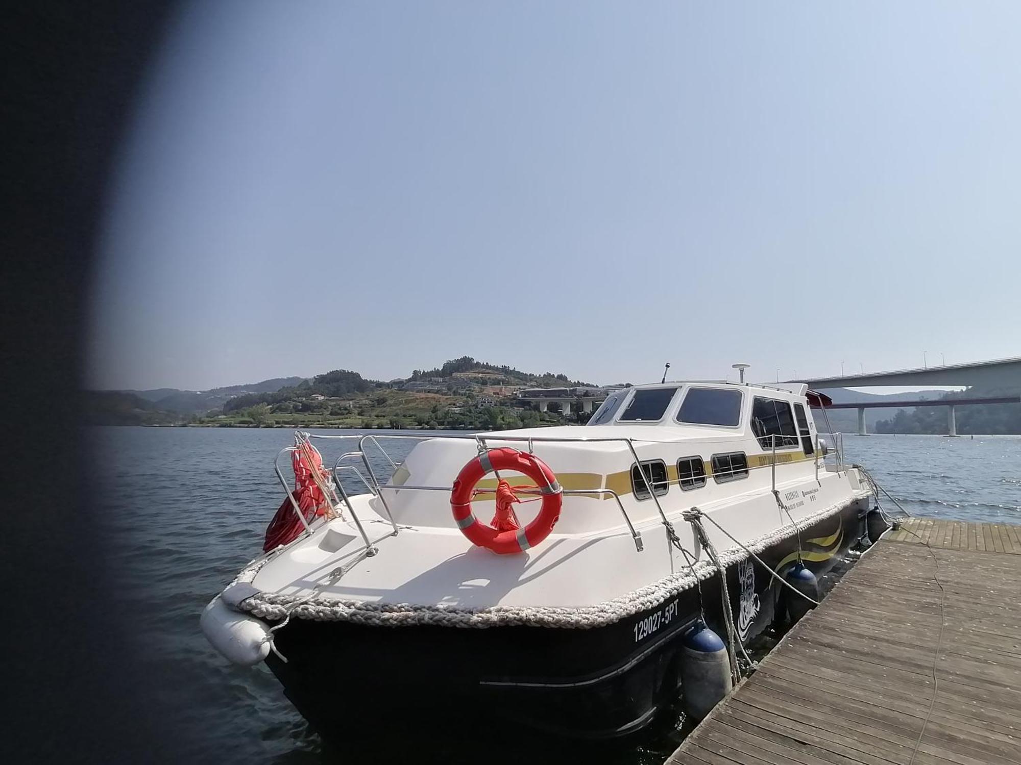 Отель Douro Houseboats Марку-ди-Канавезиш Экстерьер фото